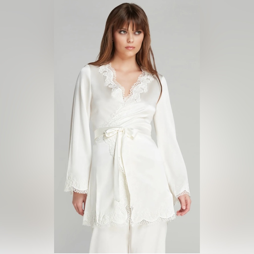Agent Provocateur Amelea ivory silk and lace robe
